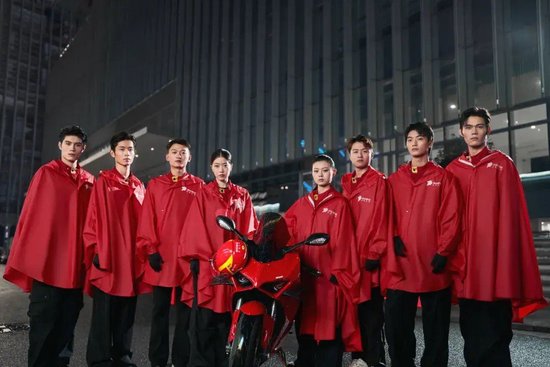 通配资 京东外卖：为全职骑手免费配置红斗篷雨衣