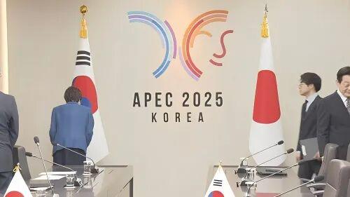 方舟配资 高市早苗涉台错误言行之际，国防部长董军对小泉进次郎怎么说？